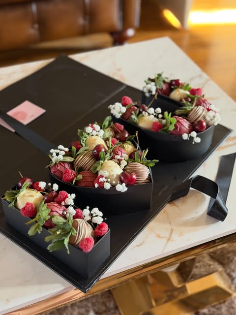 Celebration gift box by Luxeberriess